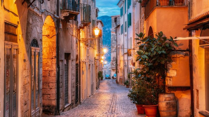 Udflugt 1: Guidet tur til Terracina (inkl. frokost)